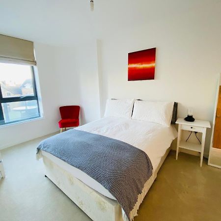 Spacious Two Bedroom Apartment In Balham ロンドン エクステリア 写真