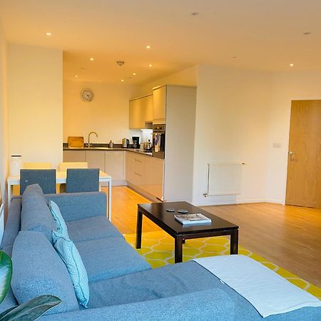 Spacious Two Bedroom Apartment In Balham ロンドン エクステリア 写真