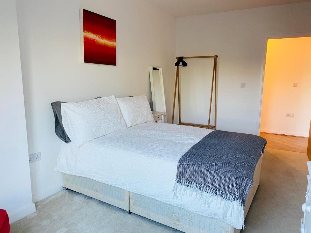 Spacious Two Bedroom Apartment In Balham ロンドン エクステリア 写真
