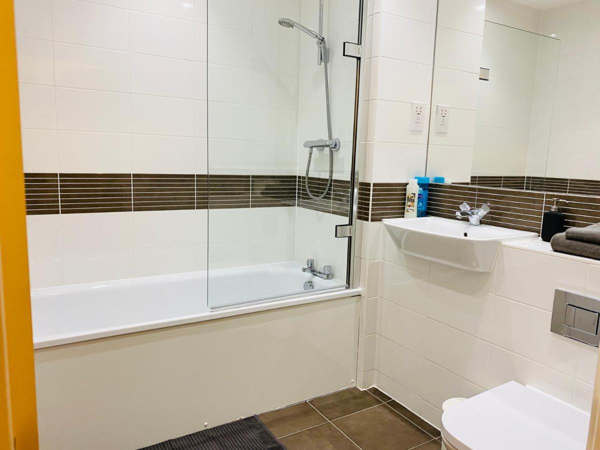 Spacious Two Bedroom Apartment In Balham ロンドン エクステリア 写真