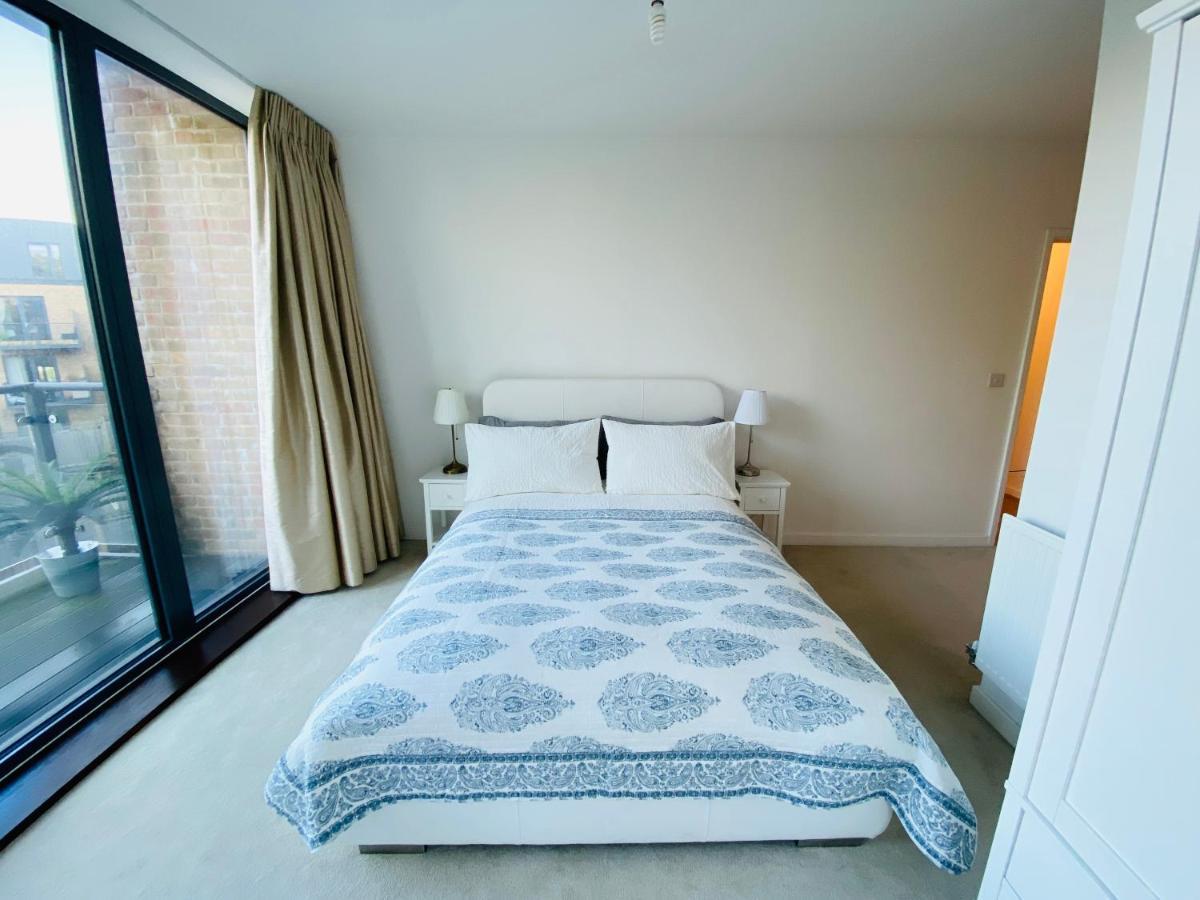 Spacious Two Bedroom Apartment In Balham ロンドン エクステリア 写真