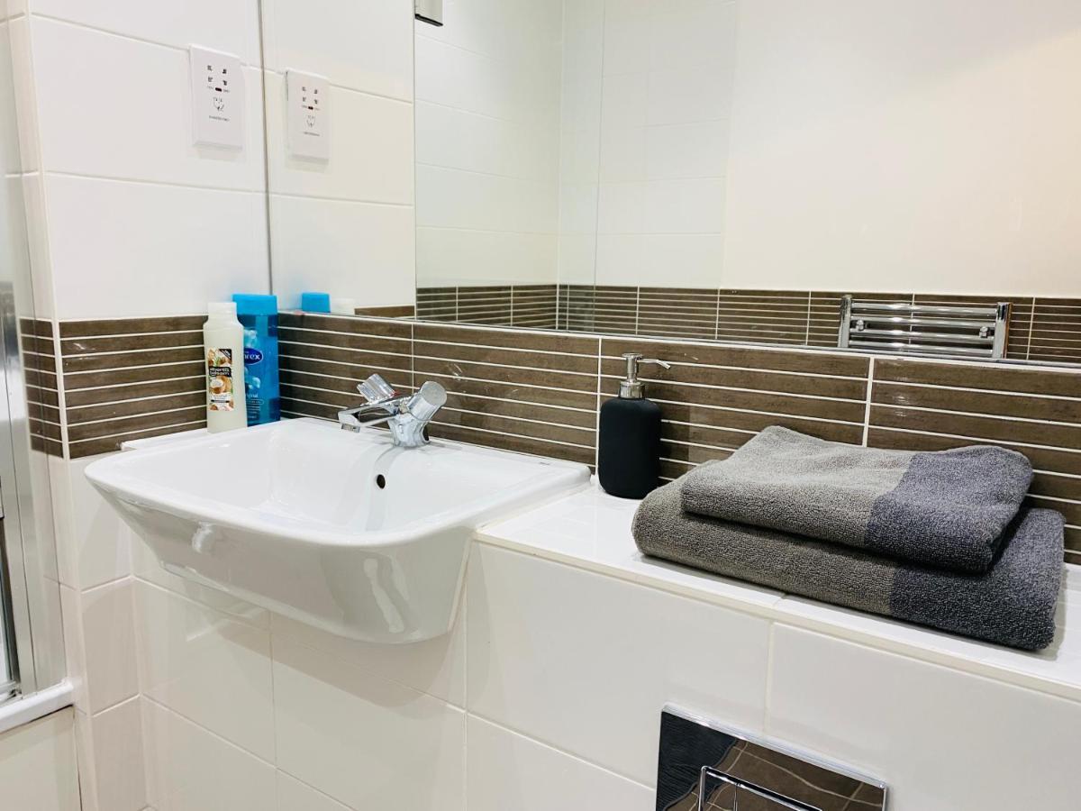 Spacious Two Bedroom Apartment In Balham ロンドン エクステリア 写真
