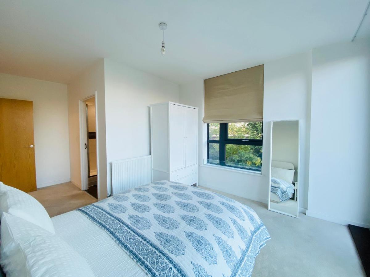 Spacious Two Bedroom Apartment In Balham ロンドン エクステリア 写真