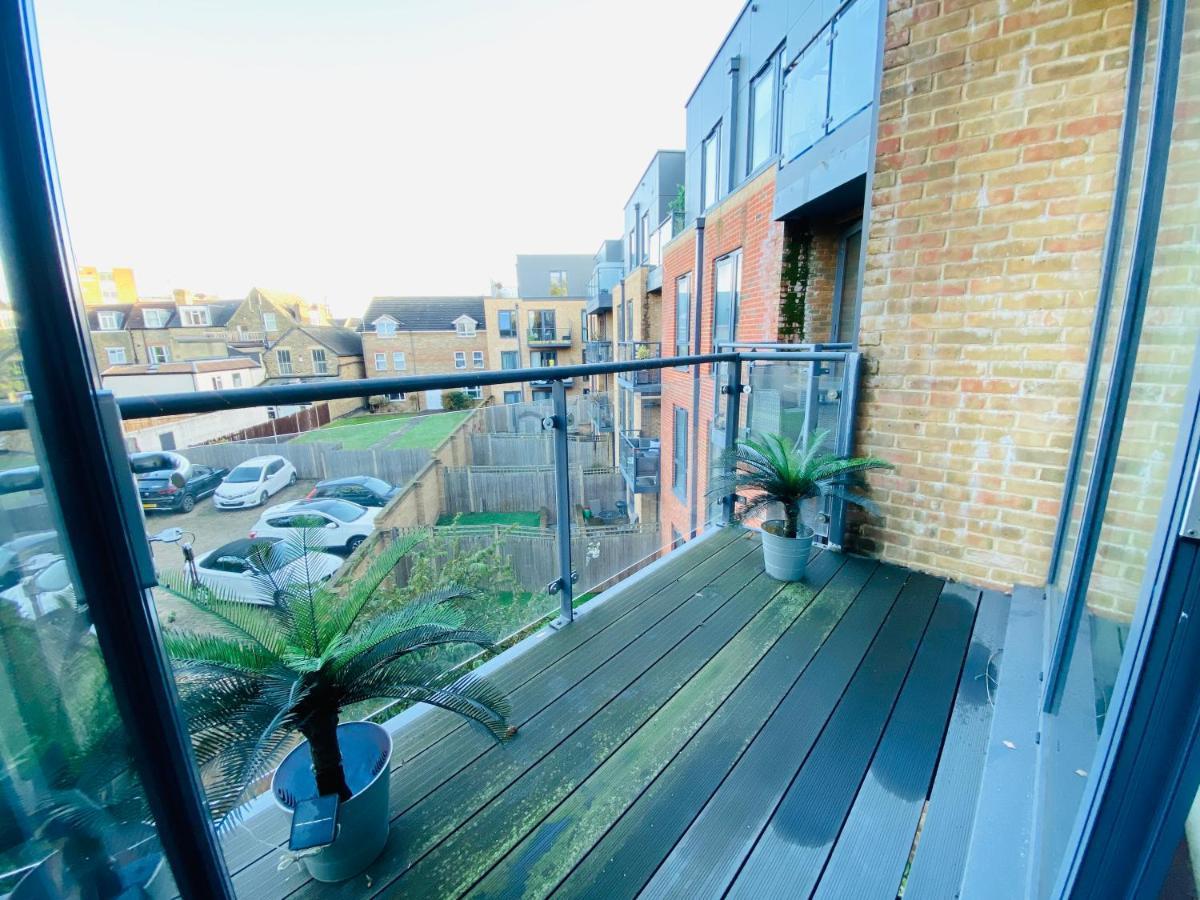 Spacious Two Bedroom Apartment In Balham ロンドン エクステリア 写真
