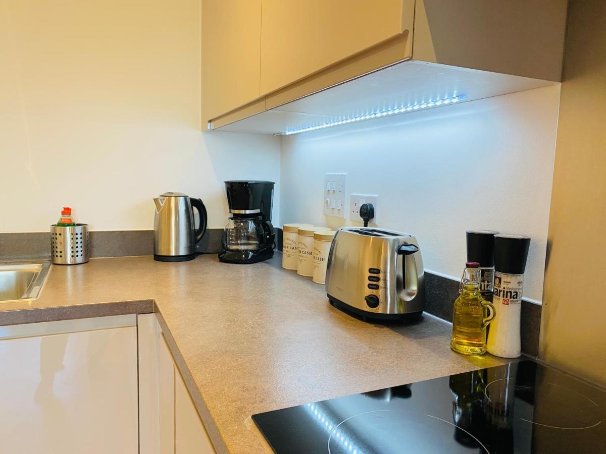 Spacious Two Bedroom Apartment In Balham ロンドン エクステリア 写真