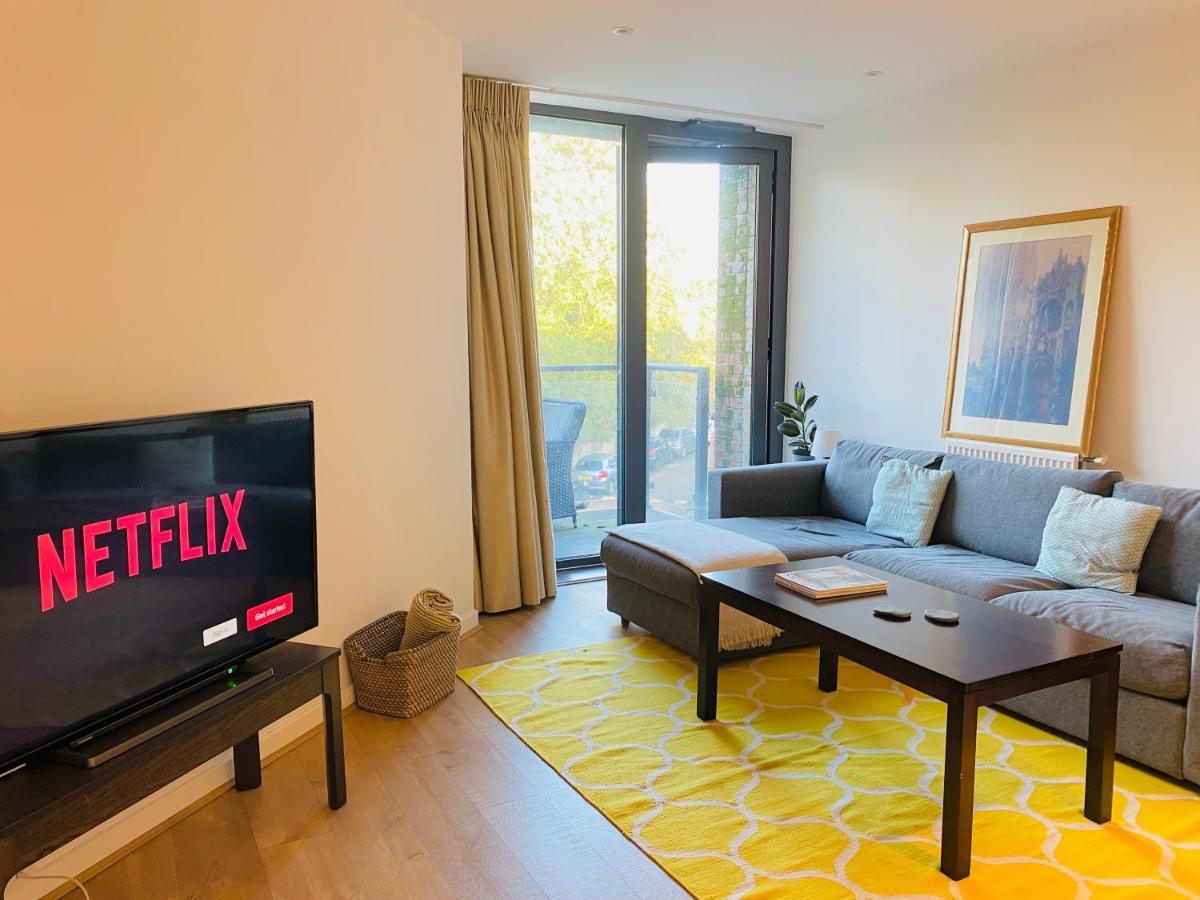 Spacious Two Bedroom Apartment In Balham ロンドン エクステリア 写真