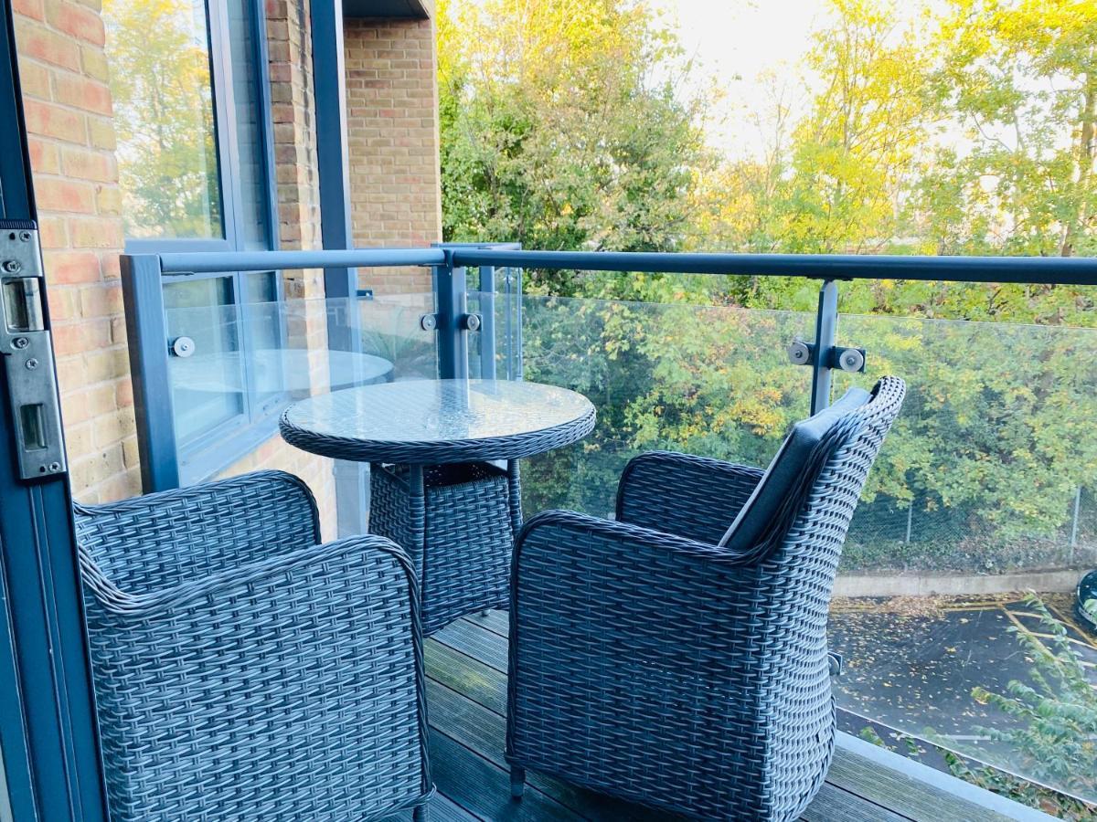 Spacious Two Bedroom Apartment In Balham ロンドン エクステリア 写真