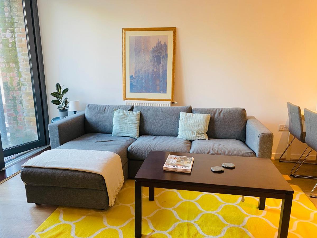 Spacious Two Bedroom Apartment In Balham ロンドン エクステリア 写真
